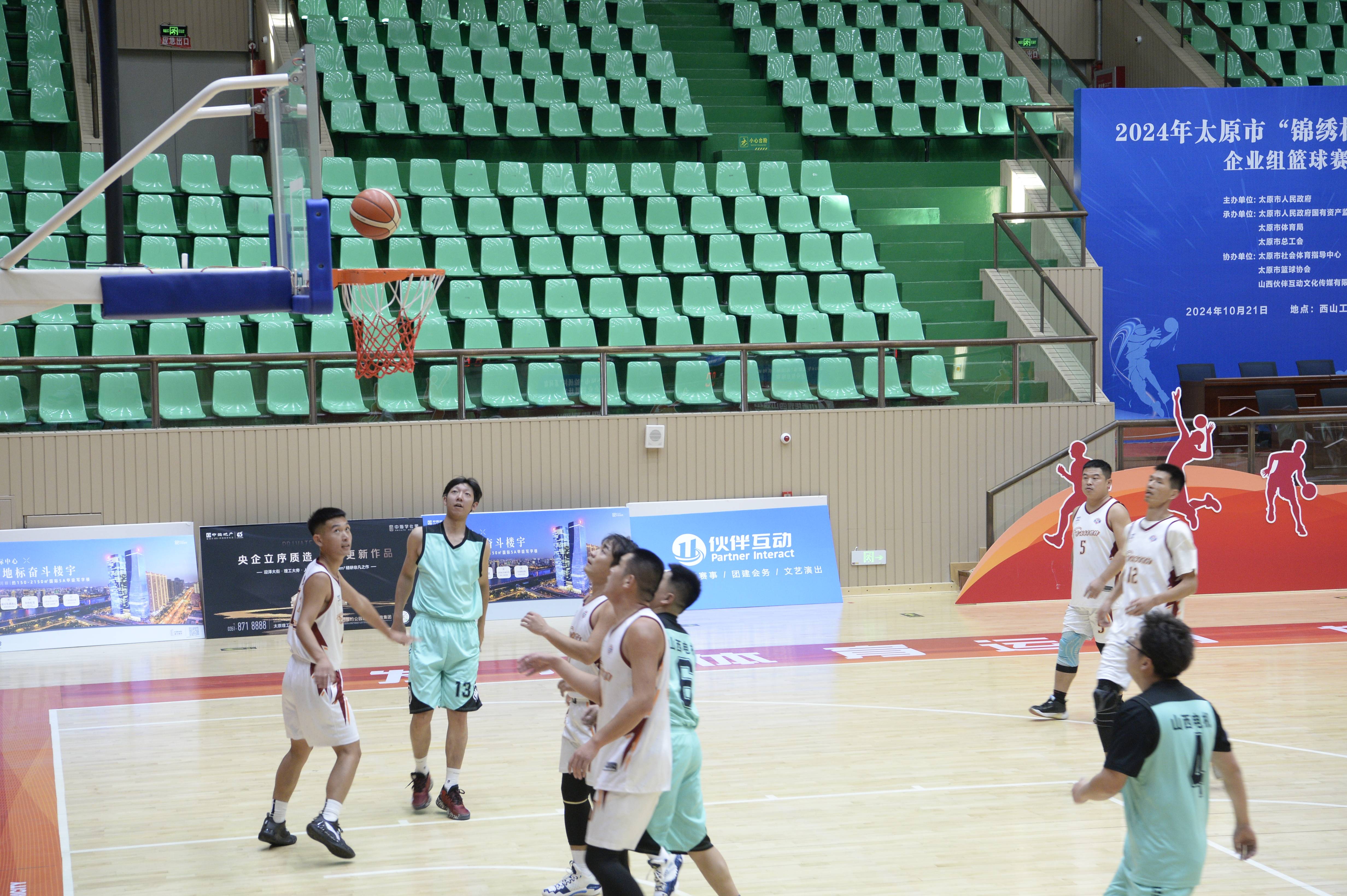 爱游戏官网网页版入口-热门篮球联赛再度点燃热血战斗，场面激烈